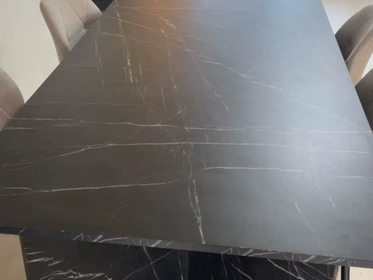 Billede 4 - Spisebord med stoler 