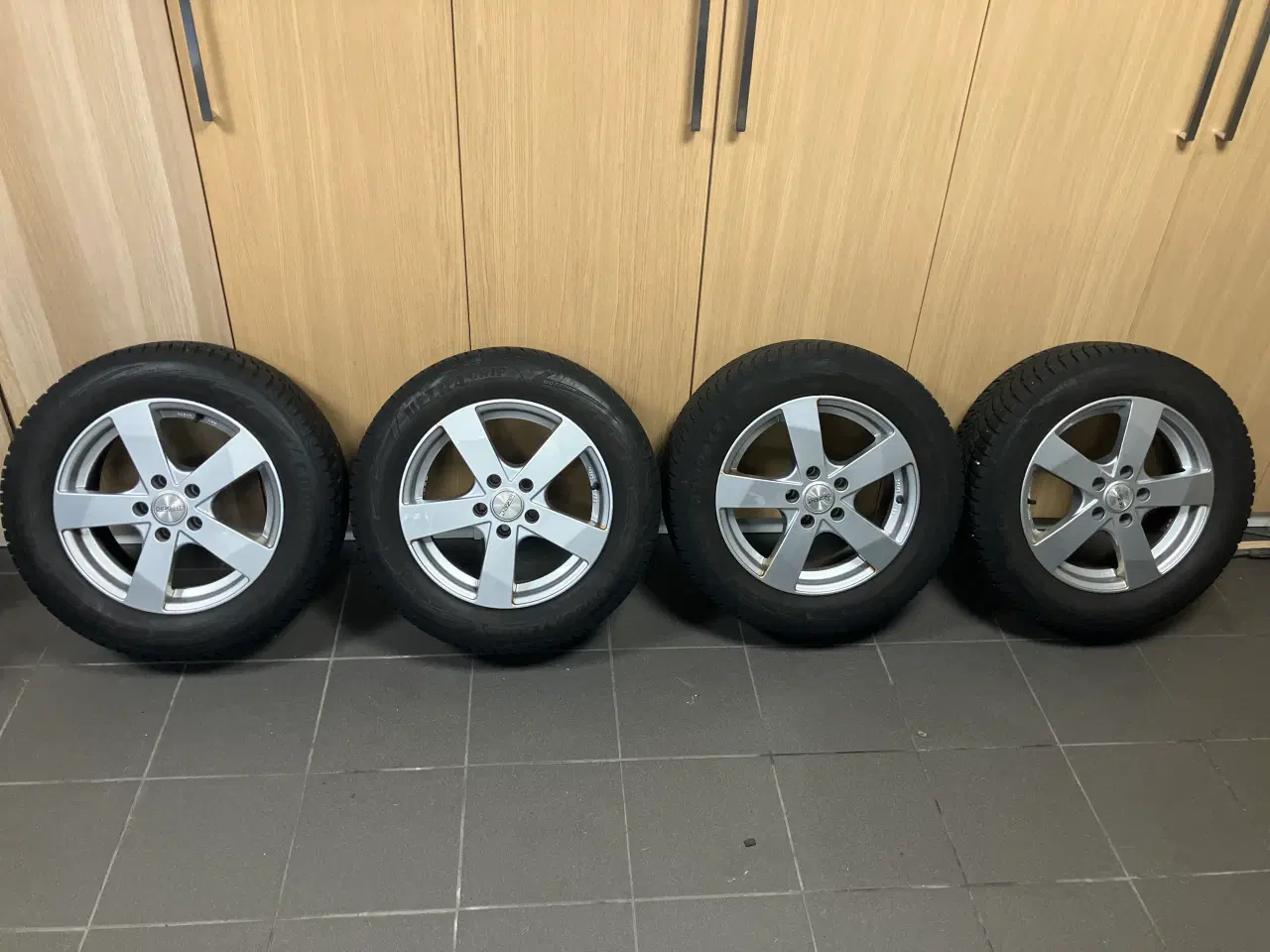 Billede 6 - Dezent alufælge 5 x 112 m Goodyear vinterdæk