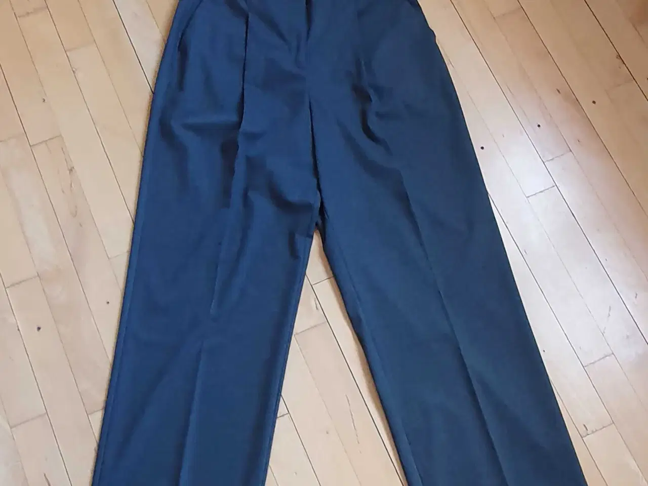 Billede 4 - Vero Moda habitbukser med brede ben 😊