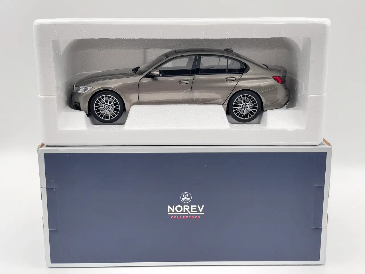 Billede 10 - 2019 BMW 330i M Sport 1:18