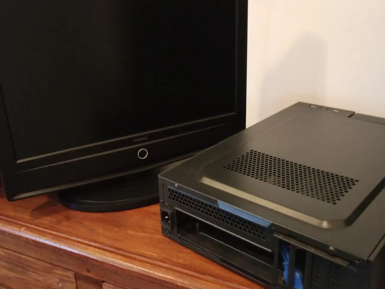 Billede 6 - 3 computer kabinettter + bonus skærm