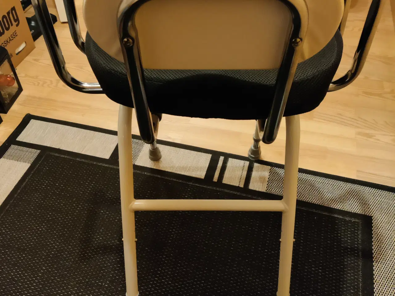 Billede 1 - Stol til den ældre