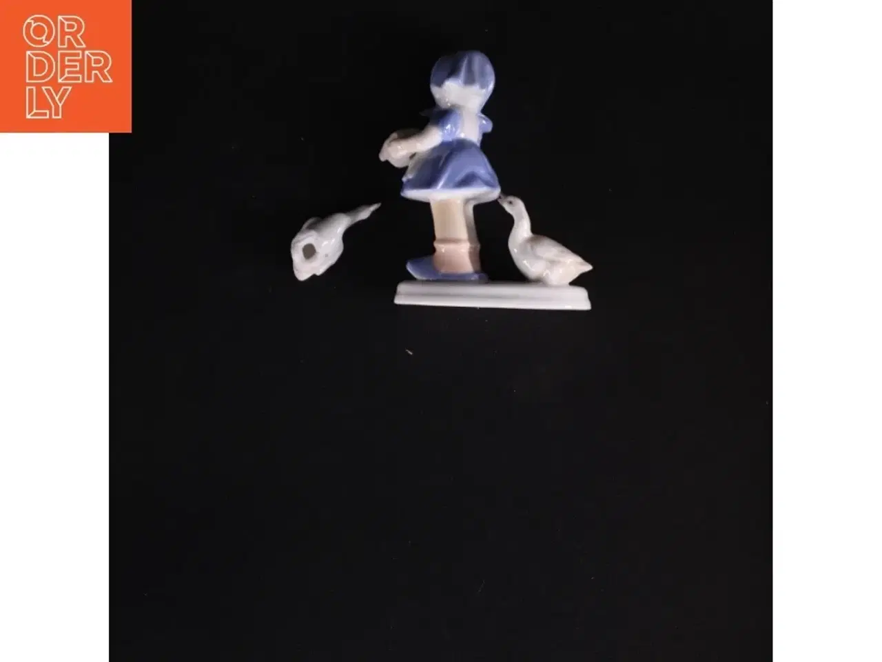 Billede 4 - Porcelænsfigur af pige med gæs (str. 10 x 12 x 5 cm)