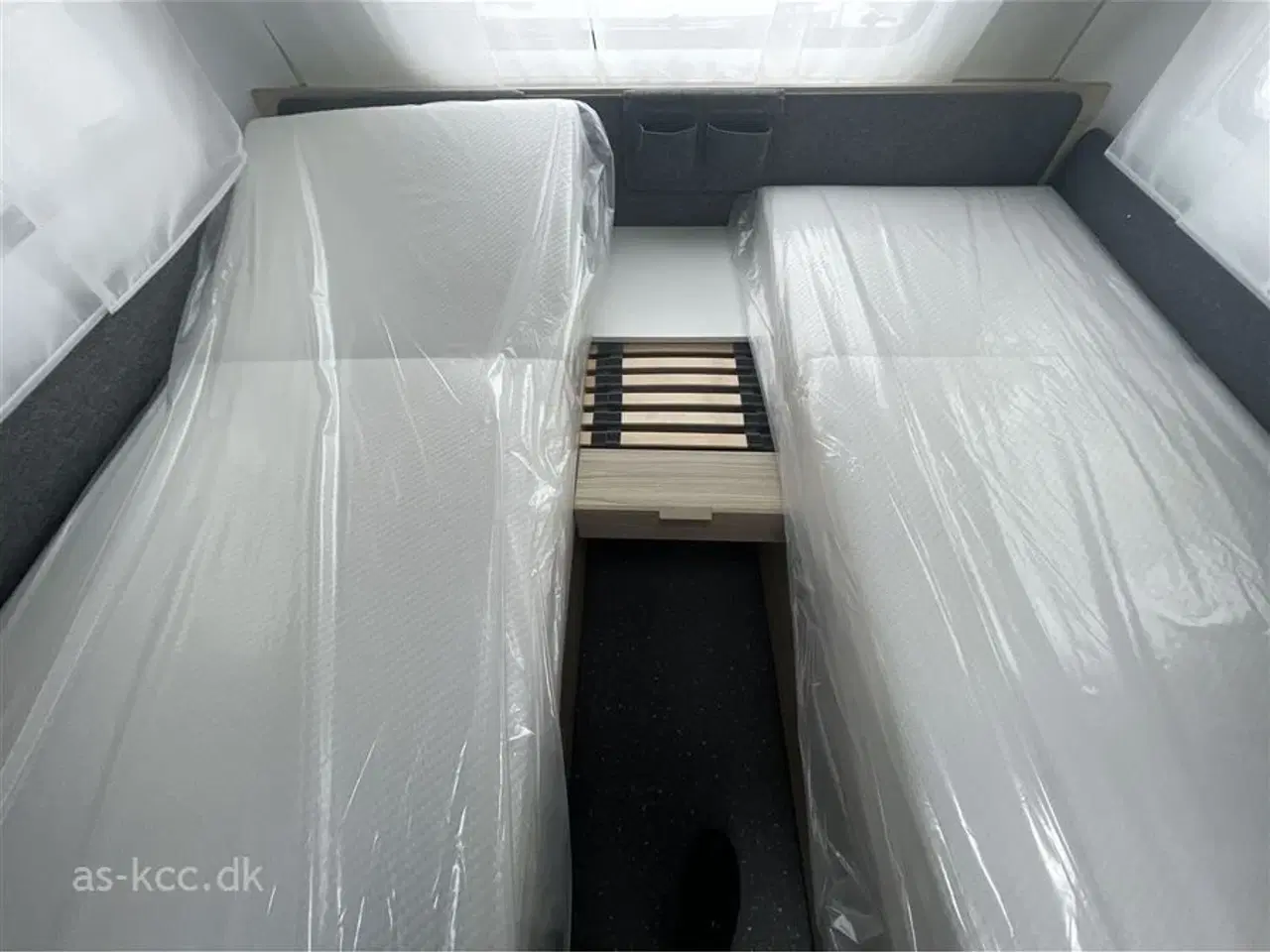 Billede 7 - 2026 - Adria Altea 492 LU   Adria Altea 492 LU årg. 2026 med enkeltsenge og udtræk. 5 sovepladser, 4 siddepladser. Glasfiber tag, sider, forende og bagende