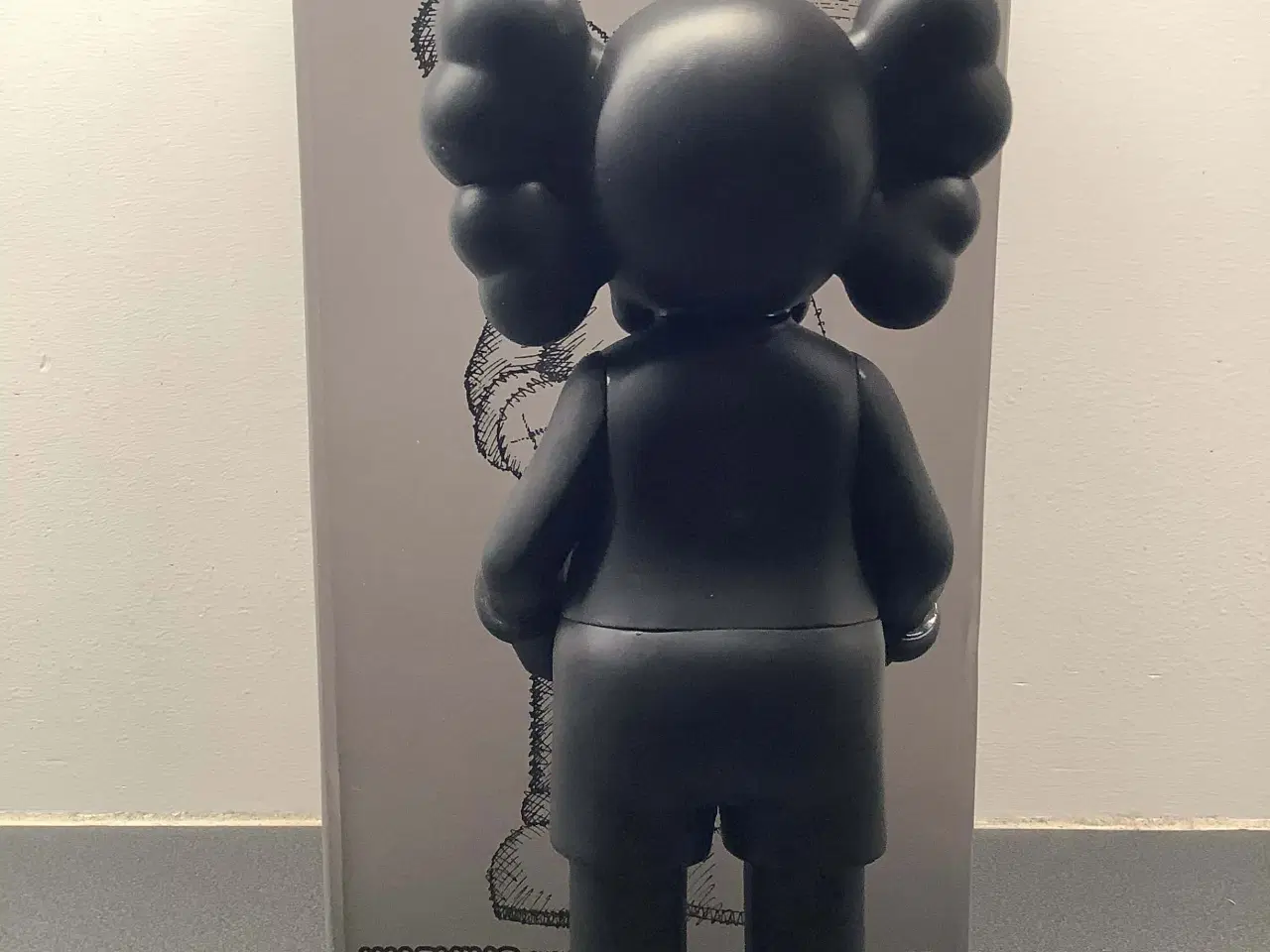 Billede 4 - KAWS Medicom Toy Figur sort - 30 cm høj