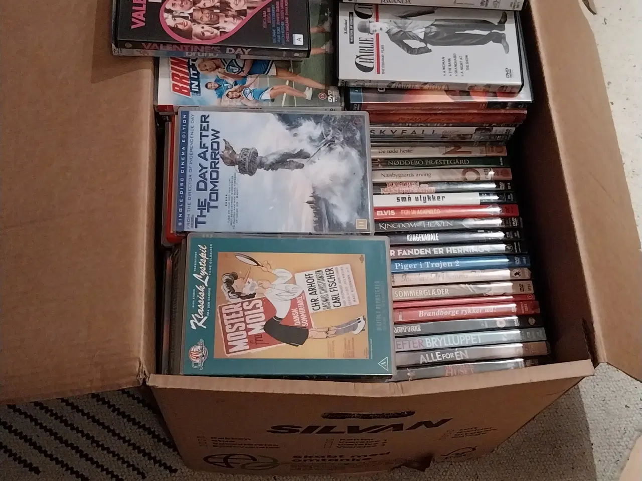 Billede 2 - 250 blandede dvd film og boxe i flyttekasse, afhnt