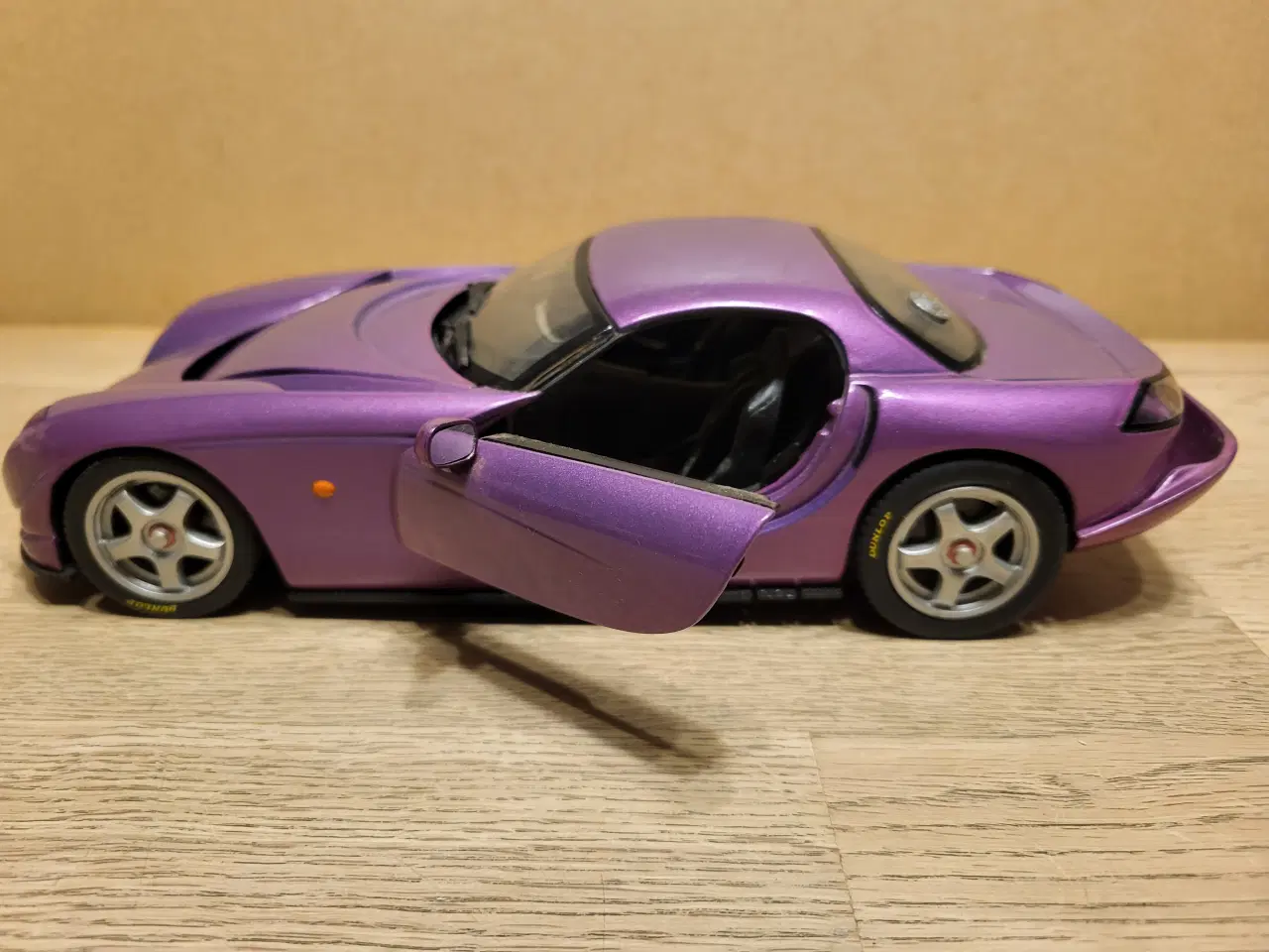 Billede 2 - Modelbil. TVR SPEED 12 (1998) Mattel. Skala 1/18.