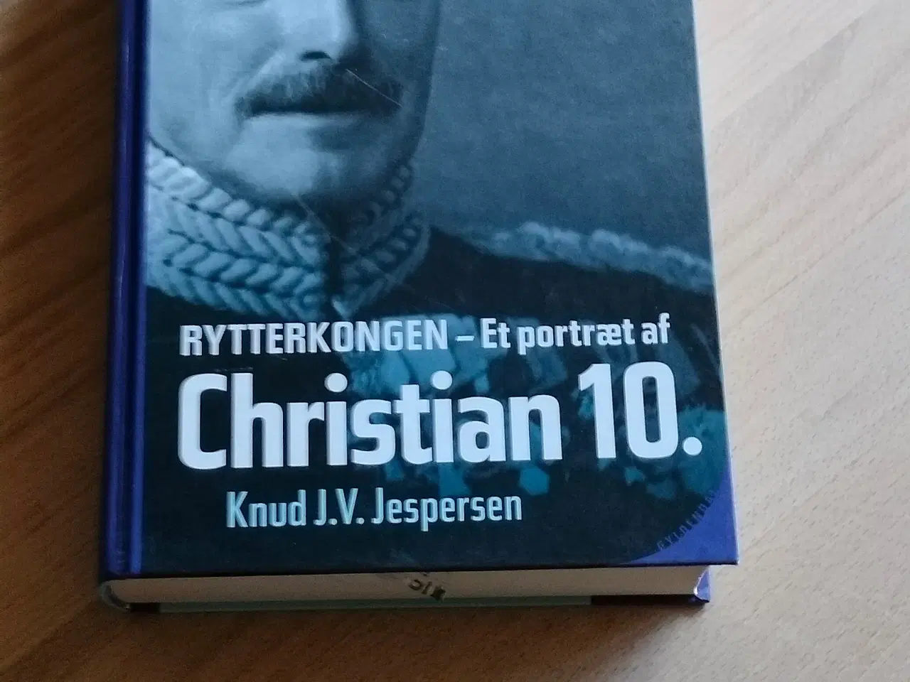 Billede 1 - Bog Christian 10.