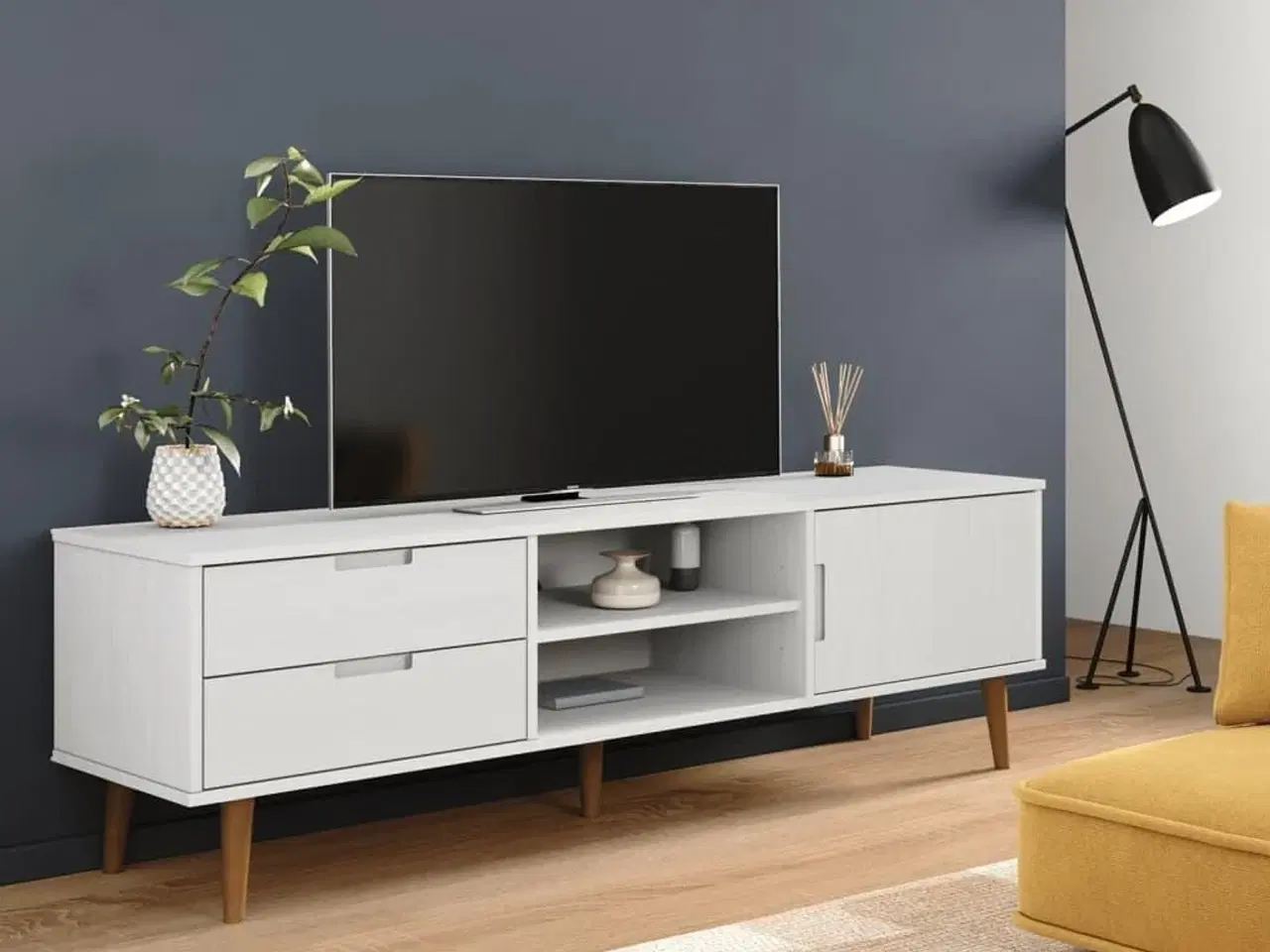 Billede 1 - Tv-skab MOLDE 158x40x49 cm massivt fyrretræ hvid