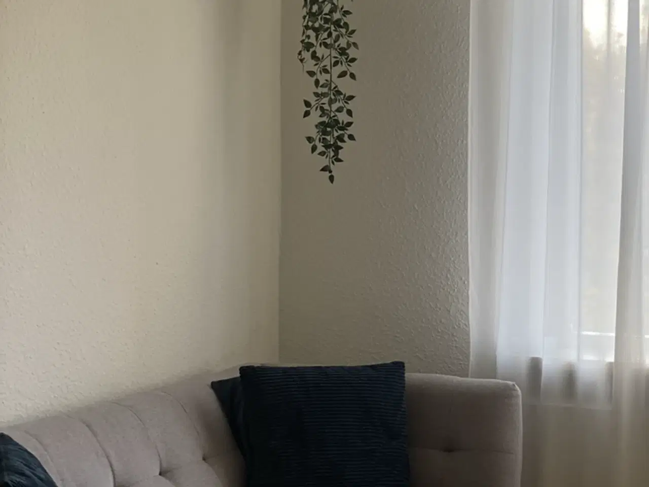 Billede 2 - fin 2-mands sofa. Ikke ryger hjem!