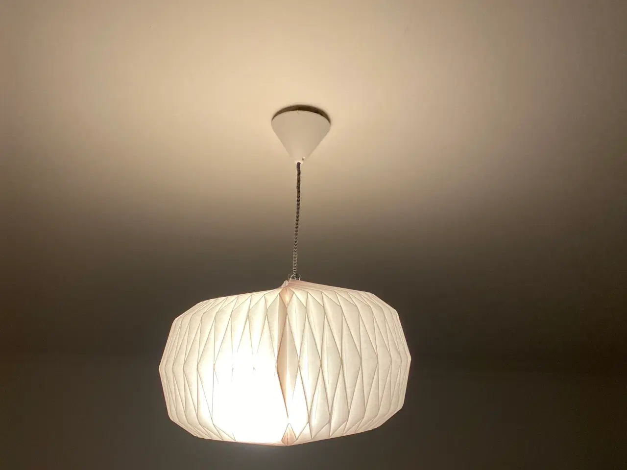 Billede 1 - !!!FLYTTESALG!!! - Loftslampe med et skærm
