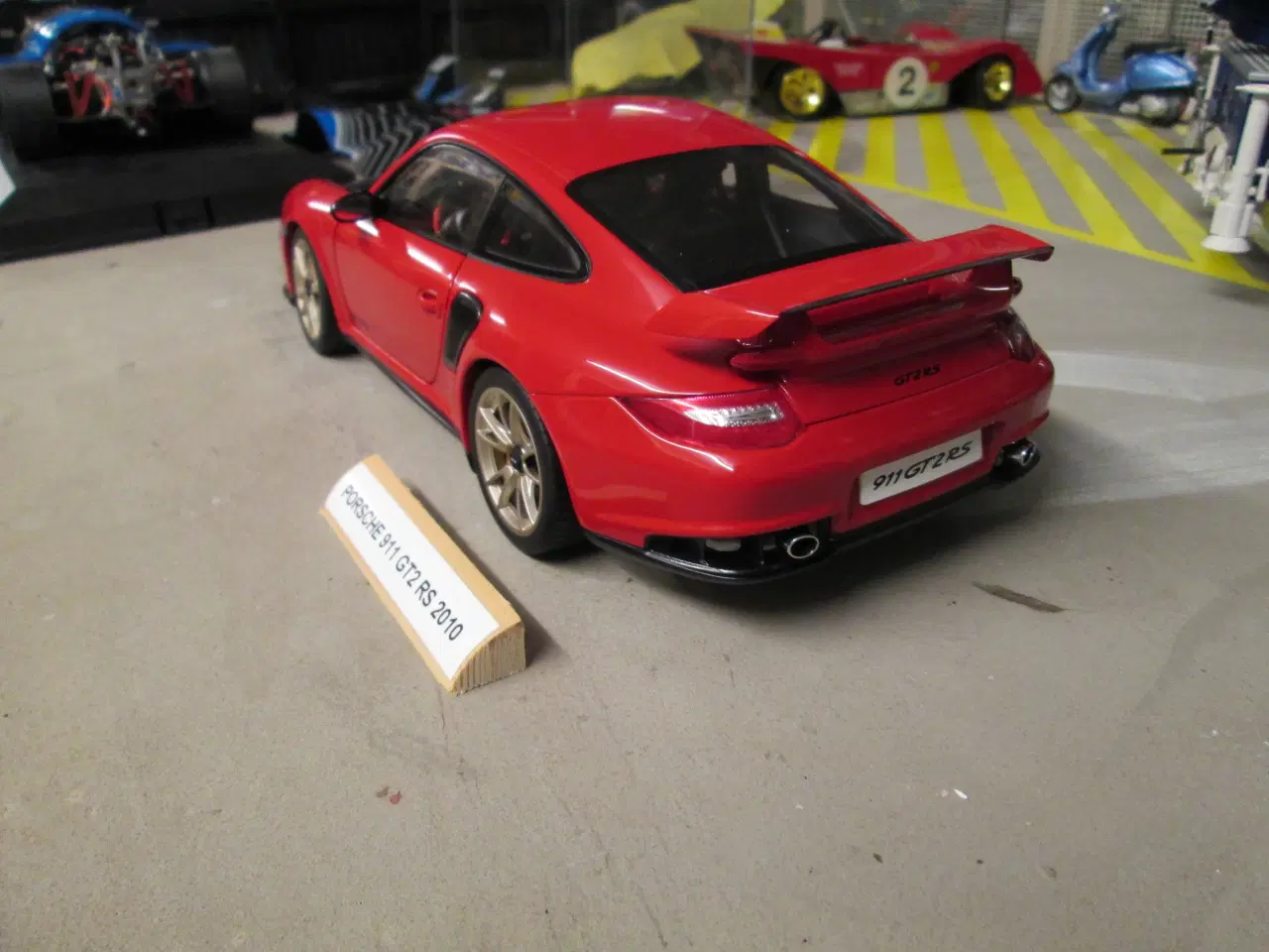 Billede 3 - Modelbil 1:18  Porsche 911 GT2 RS Auto-art