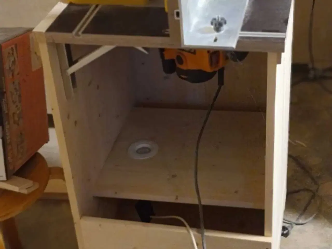 Billede 2 - CMT 2400W overfræser med fræserbord