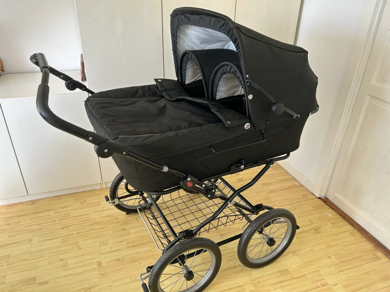 Billede 2 - Tvillinge-barnevogn fra Odder, spritny