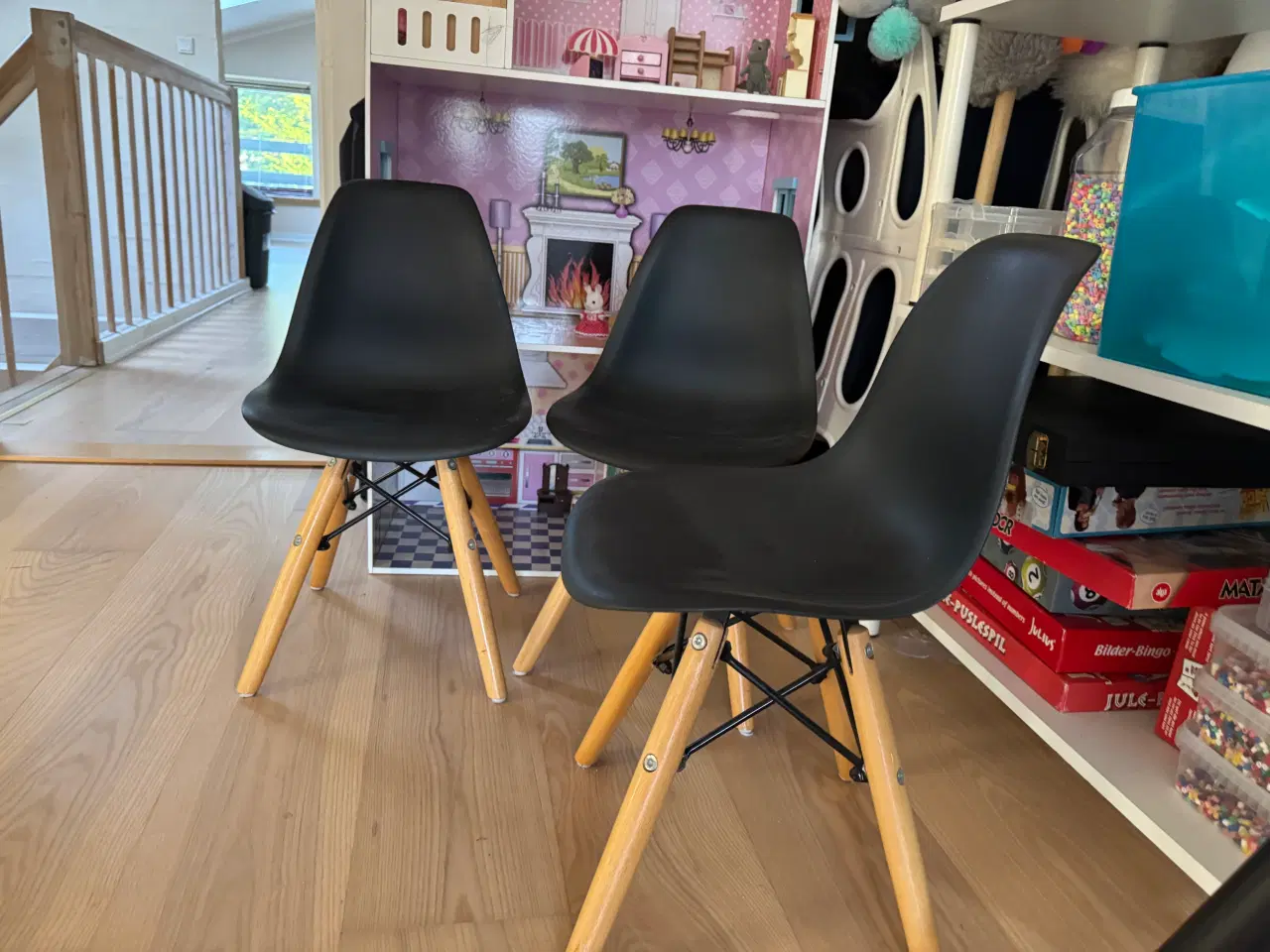 Billede 1 - Tre Juniorstol. 300kr pr. Stk