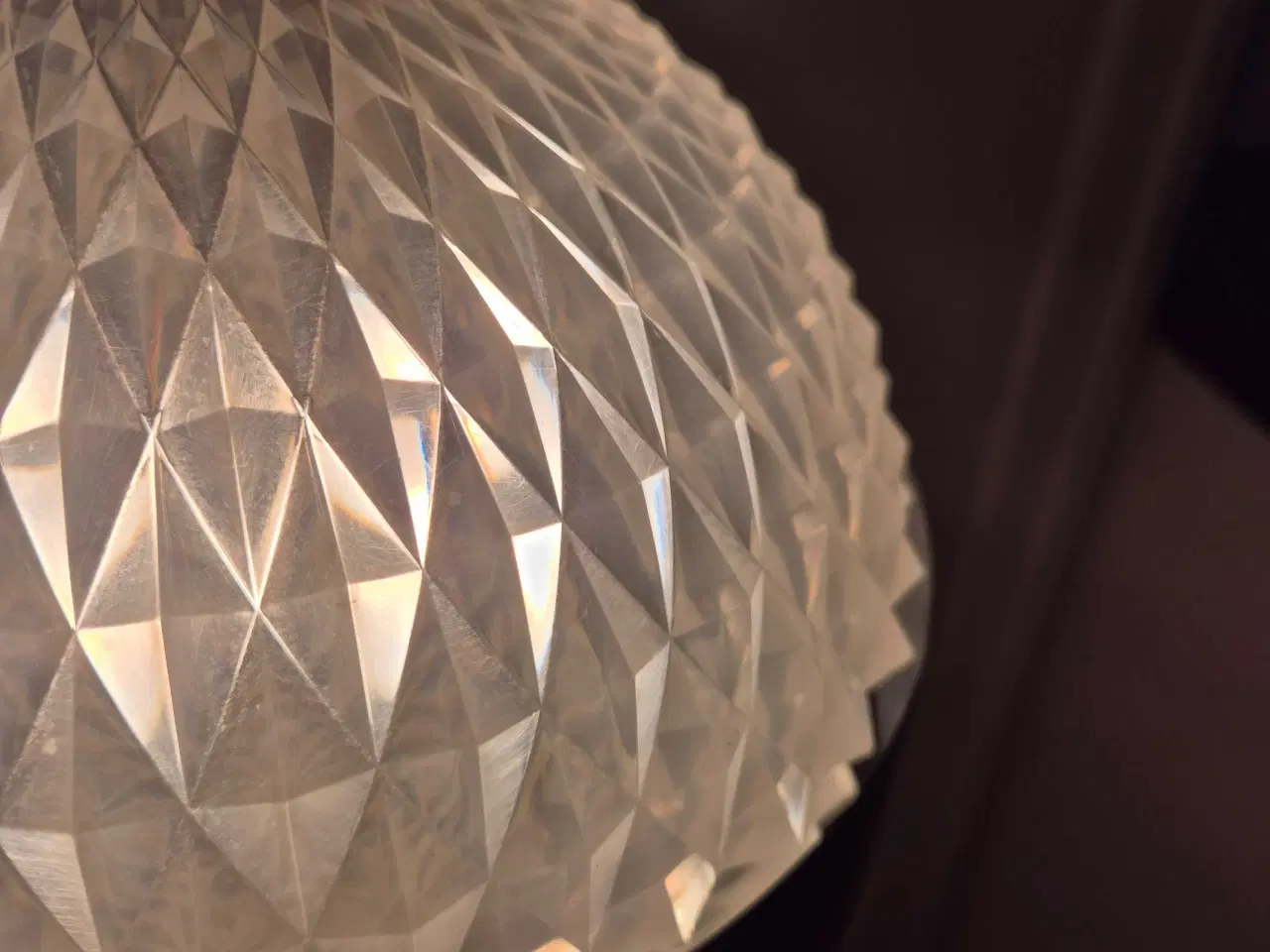 Billede 9 - Sjælden kuglelampe i plast med mavebælte i metal
