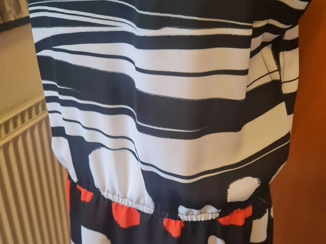 Billede 5 - Kjole str 42 fra Desigual