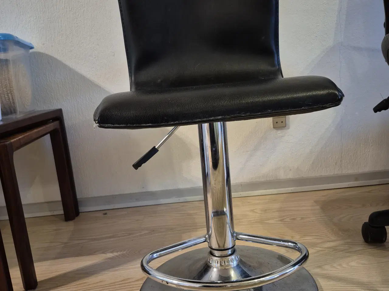 Billede 1 - Kontor stol i stål og kunstlæder