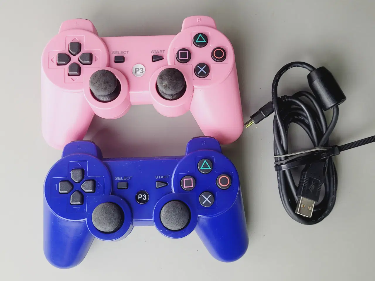 Billede 2 - ⭐️· 2 stk. PS3 Wireless Controllere - Pink og Blå