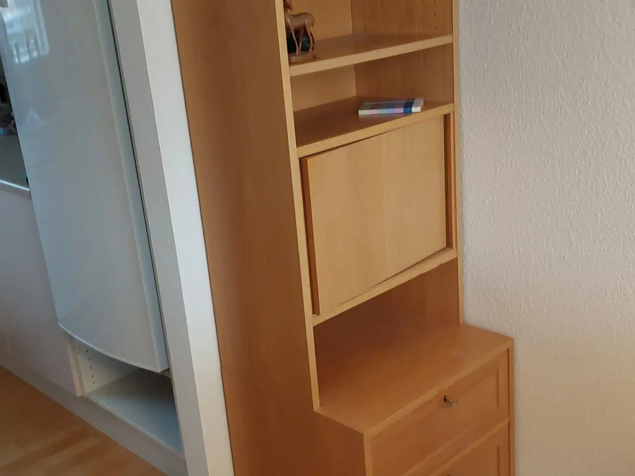 Billede 2 - Bortgives, Reol i egefiner 2 sektioner