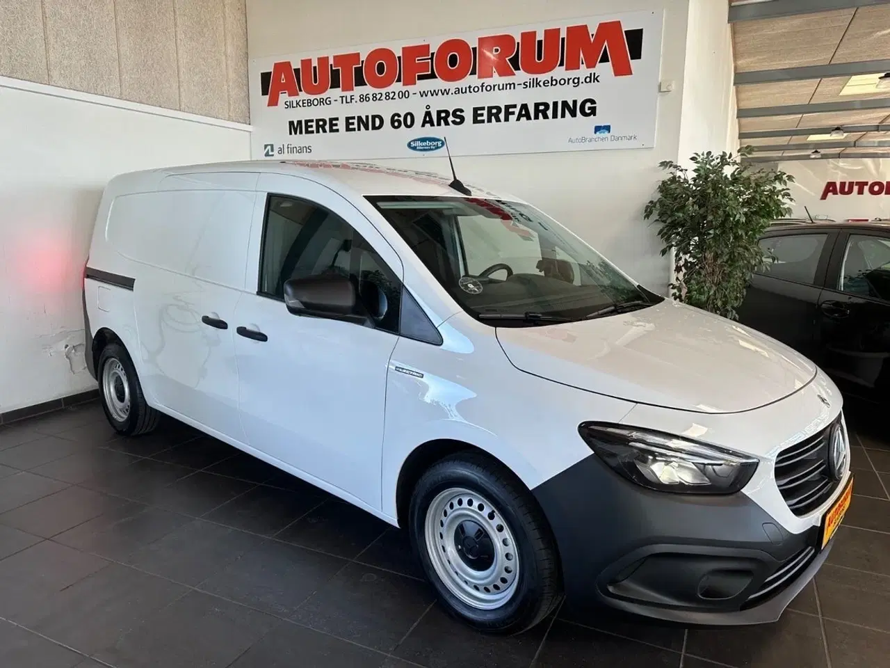 Billede 1 - Mercedes eCitan  A3 Basis Van