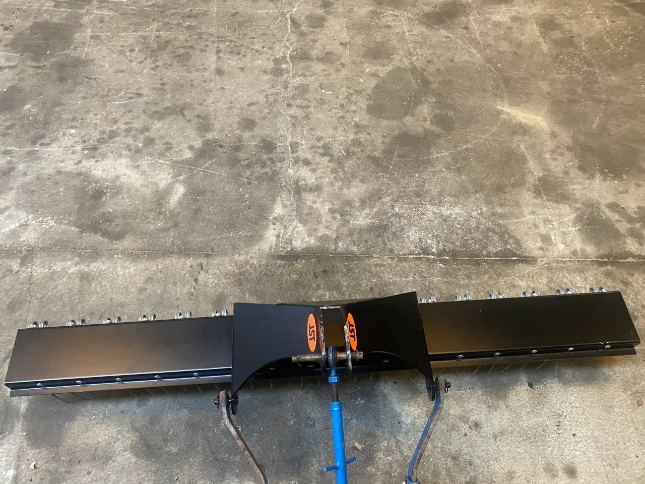 Billede 3 - Gårdsplads rive