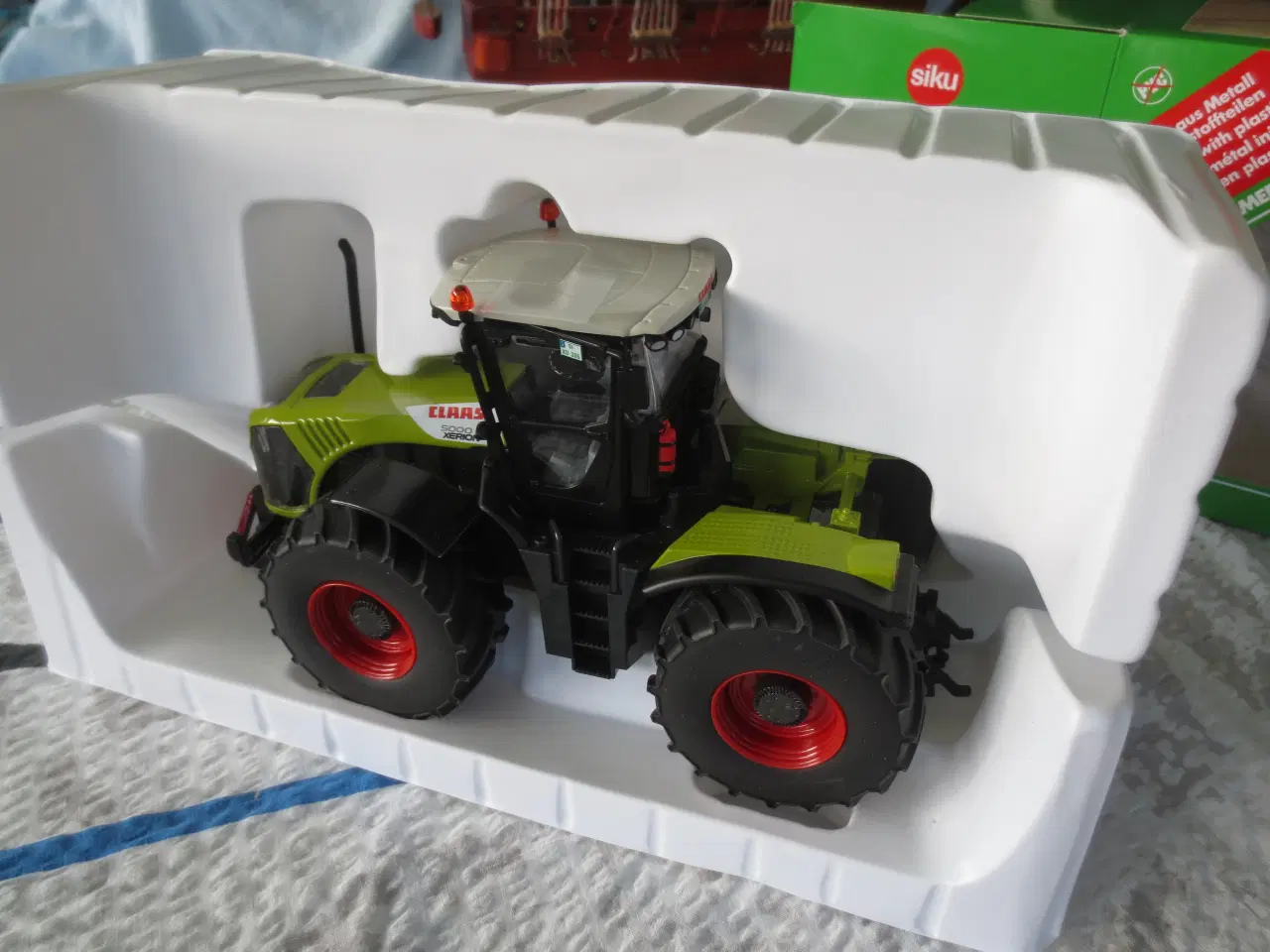 Billede 1 - 1 stk Ny Modeltraktor Claas Xerion 5000 i SIKU