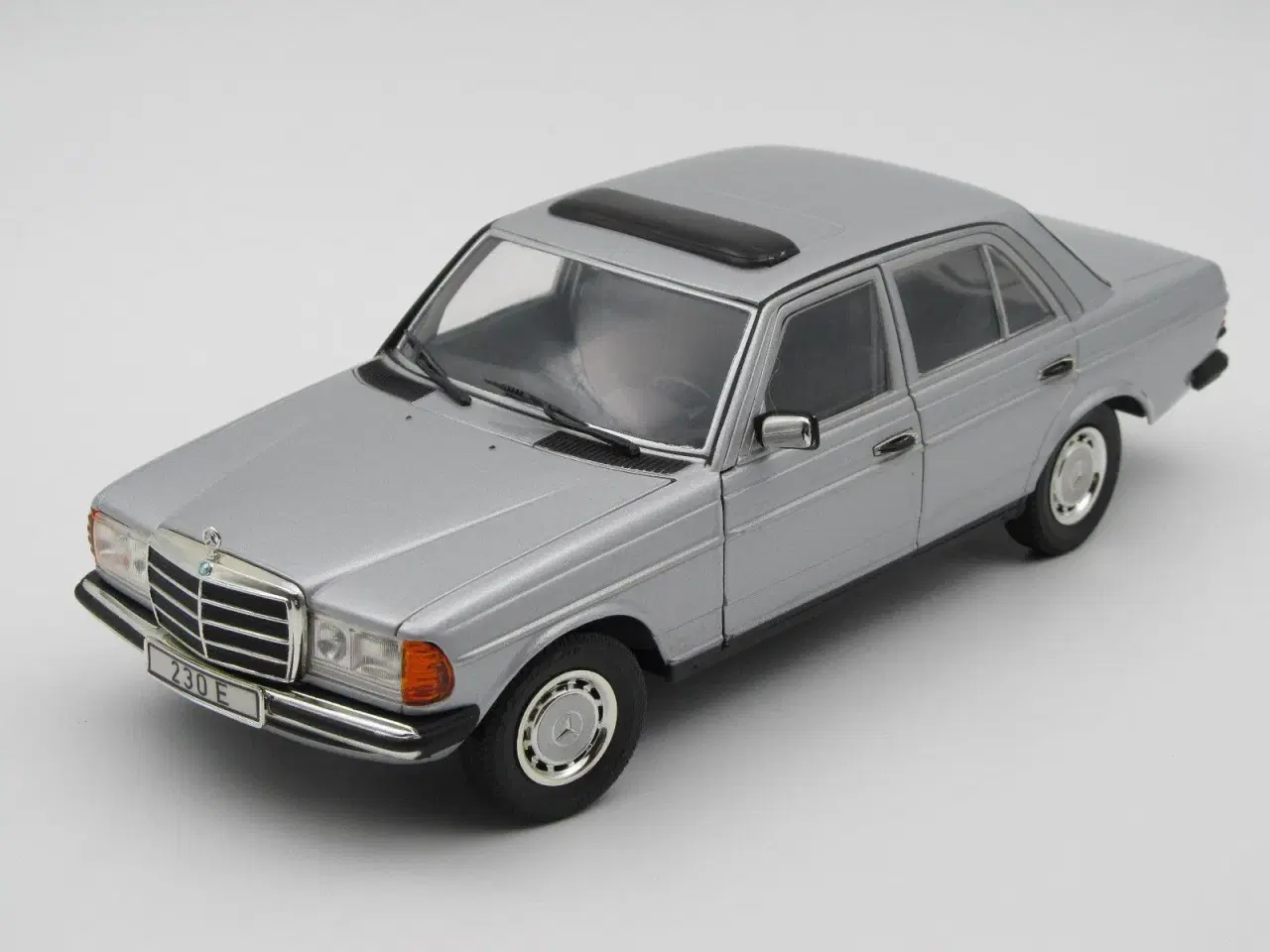 Billede 1 - 1979 Mercedes-Benz 230 E Type W123 - 1:18