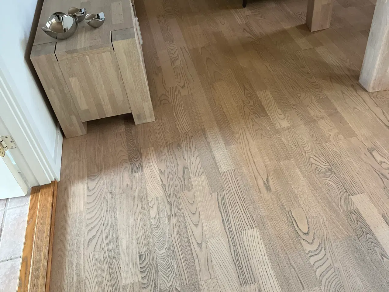 Billede 3 - Tv bord massivt egetræ