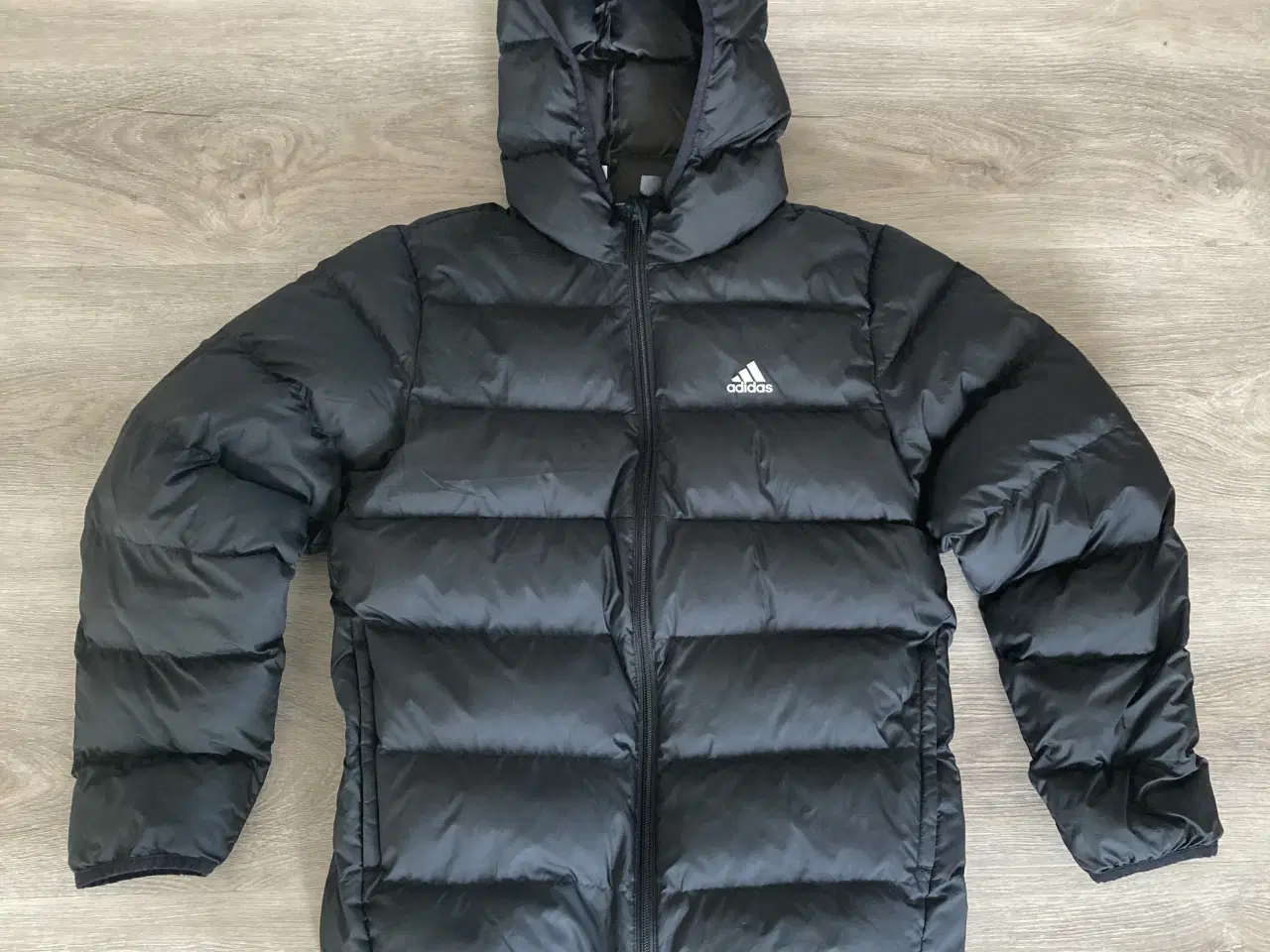 Billede 1 - Sort vinterjakke fra Adidas str. 11-12 år