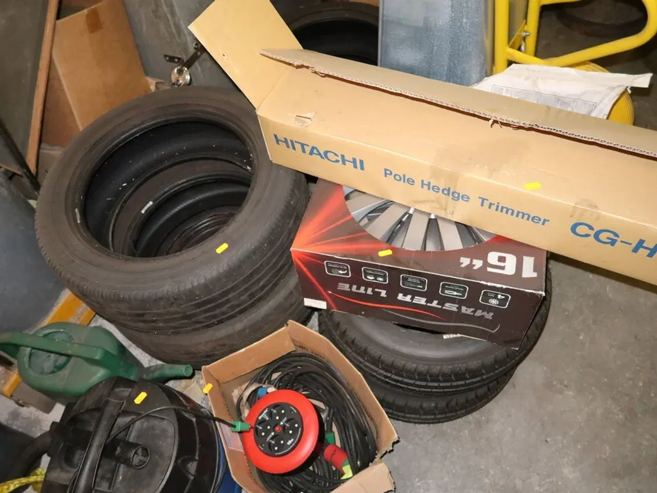 Billede 2 - Diverse dæk samt fælgkapsler