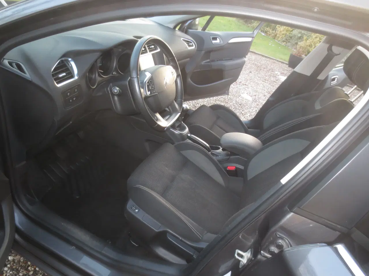 Billede 14 - Fin Citroen C 4 1.6 HDi År 2017. 