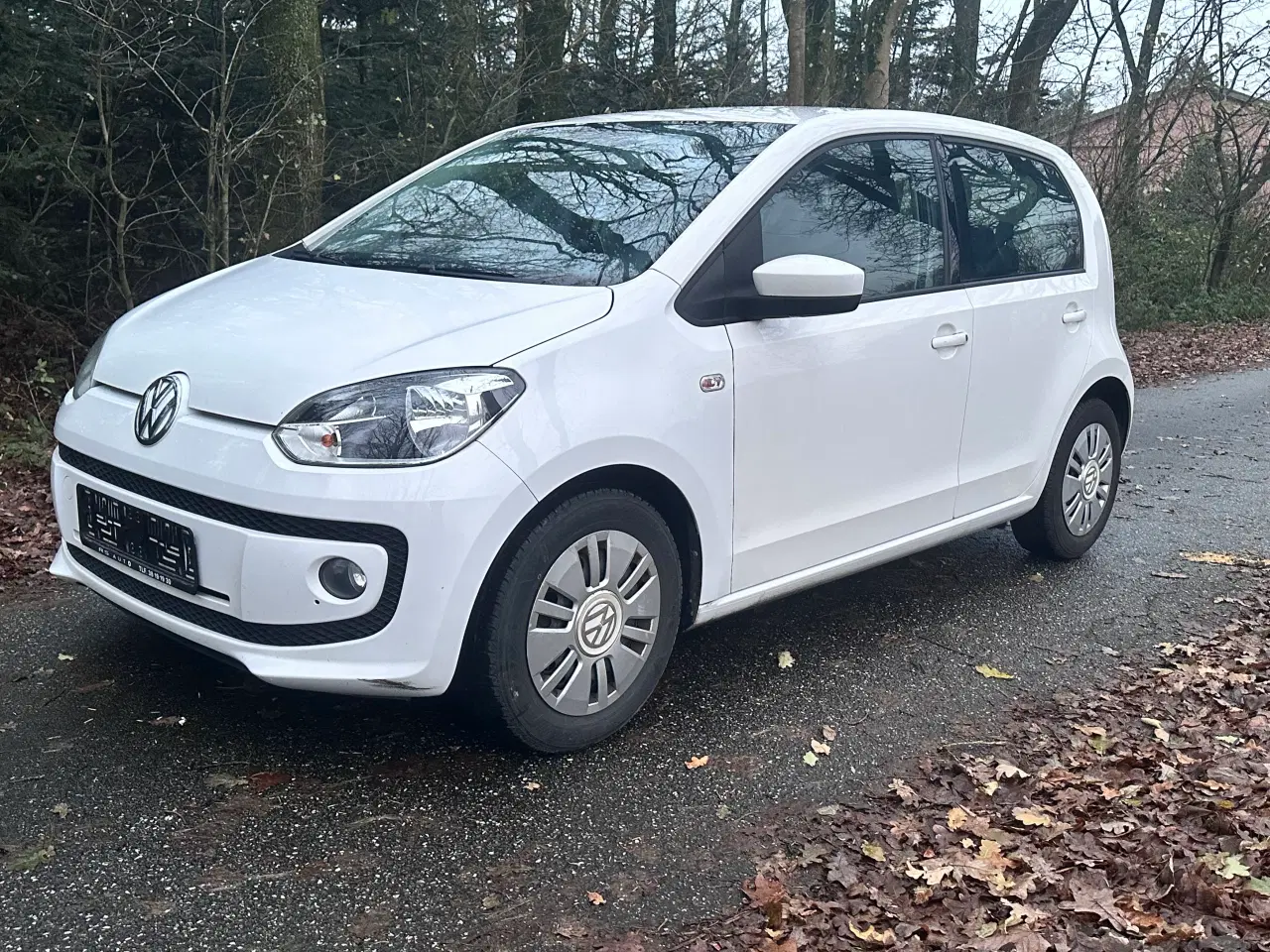 Billede 1 - Nysynet vw up, med masser af udstyr