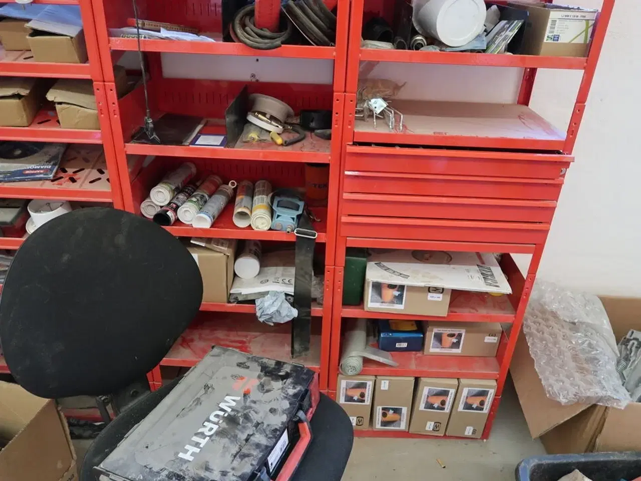 Billede 3 - Reolsystem med div. Varelager og værktøj