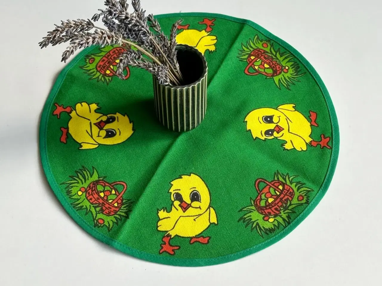 Billede 1 - Retro lysedug m påskekyllinger, Ø28 cm