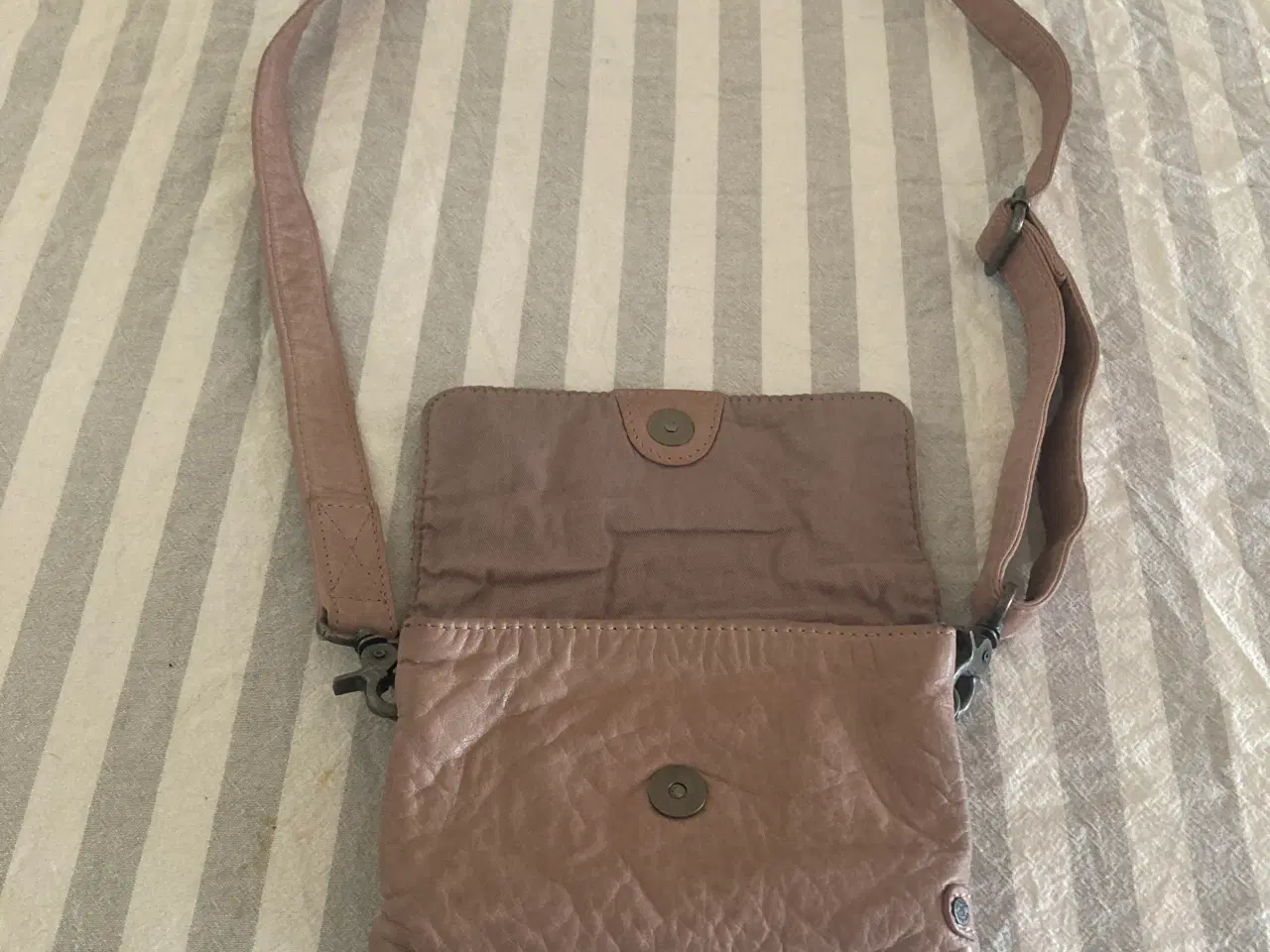 Billede 5 - Depeche læder crossbody taske – rosa