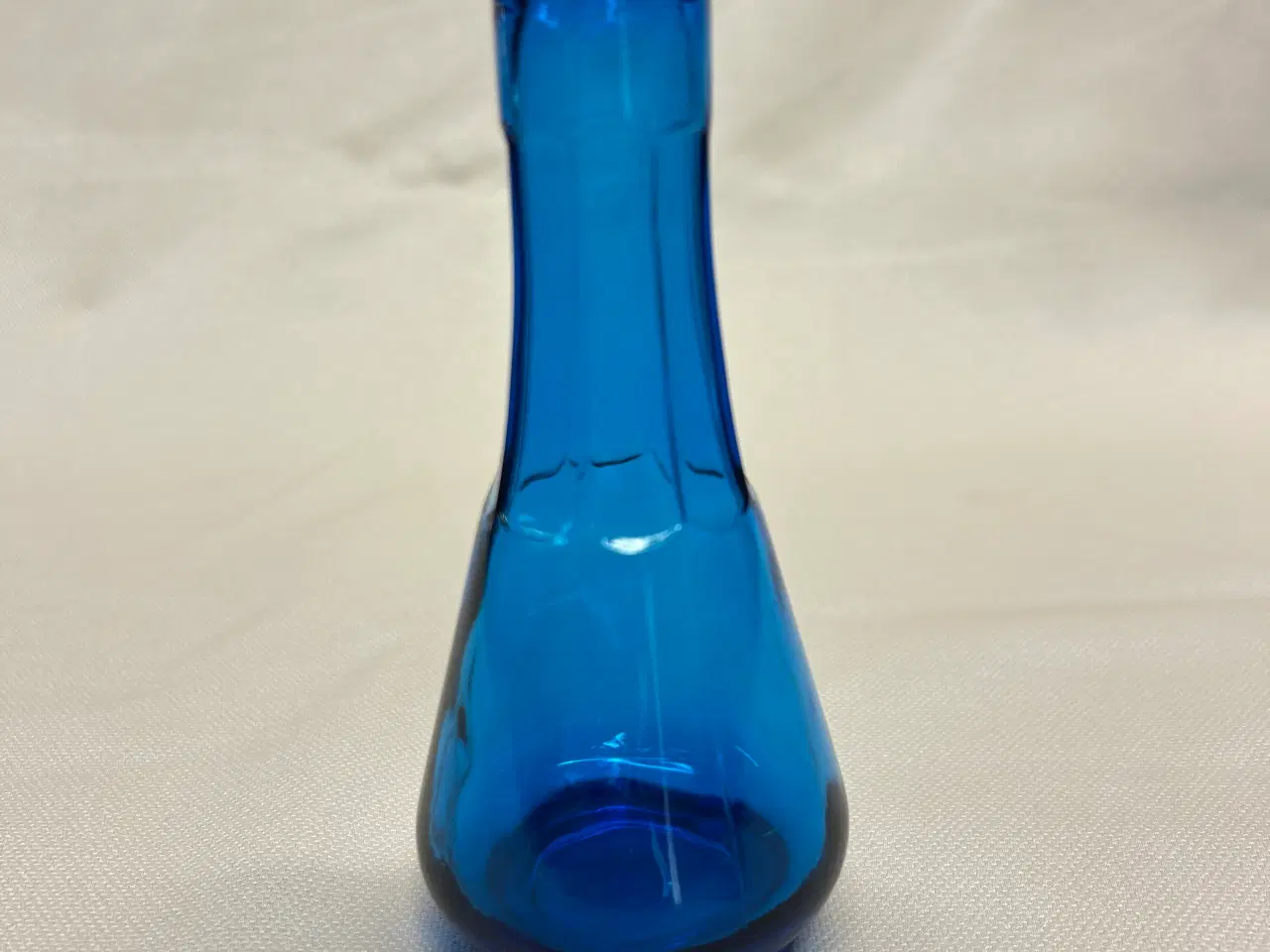 Billede 1 - Smuk vintage vase i koboltblå glas.