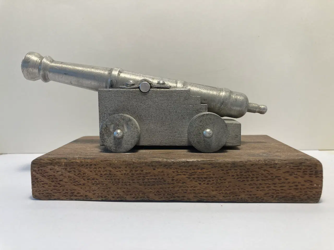 Billede 1 - Model af gammel kanon