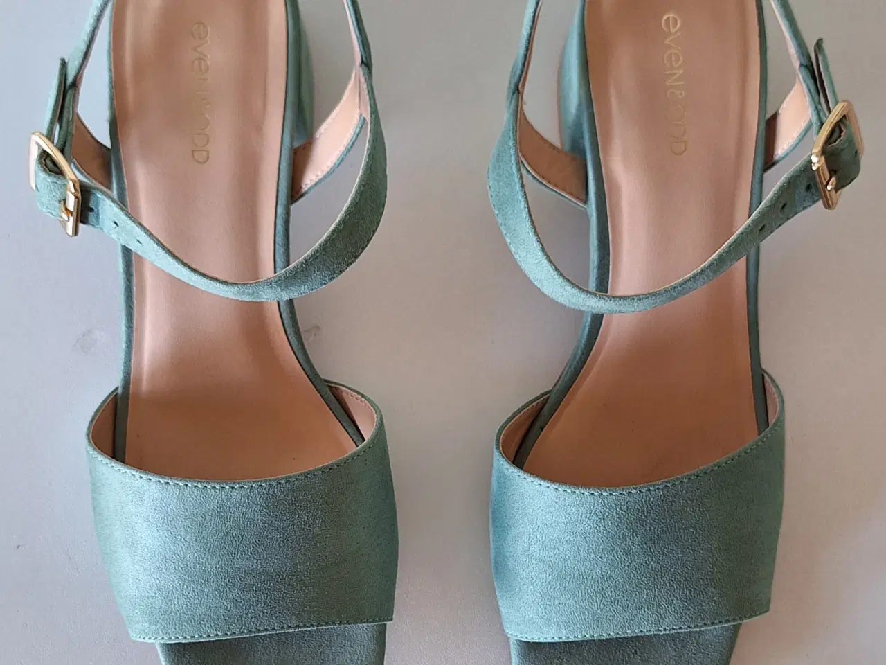 Billede 2 - Flot mintgrøn sandal fra "Even&ODD" sælges.