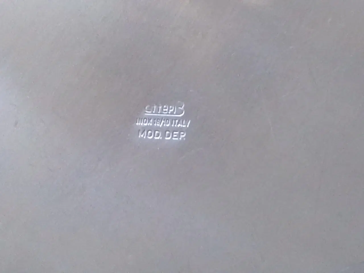 Billede 3 - Italiensk stål brødkurv på fod 