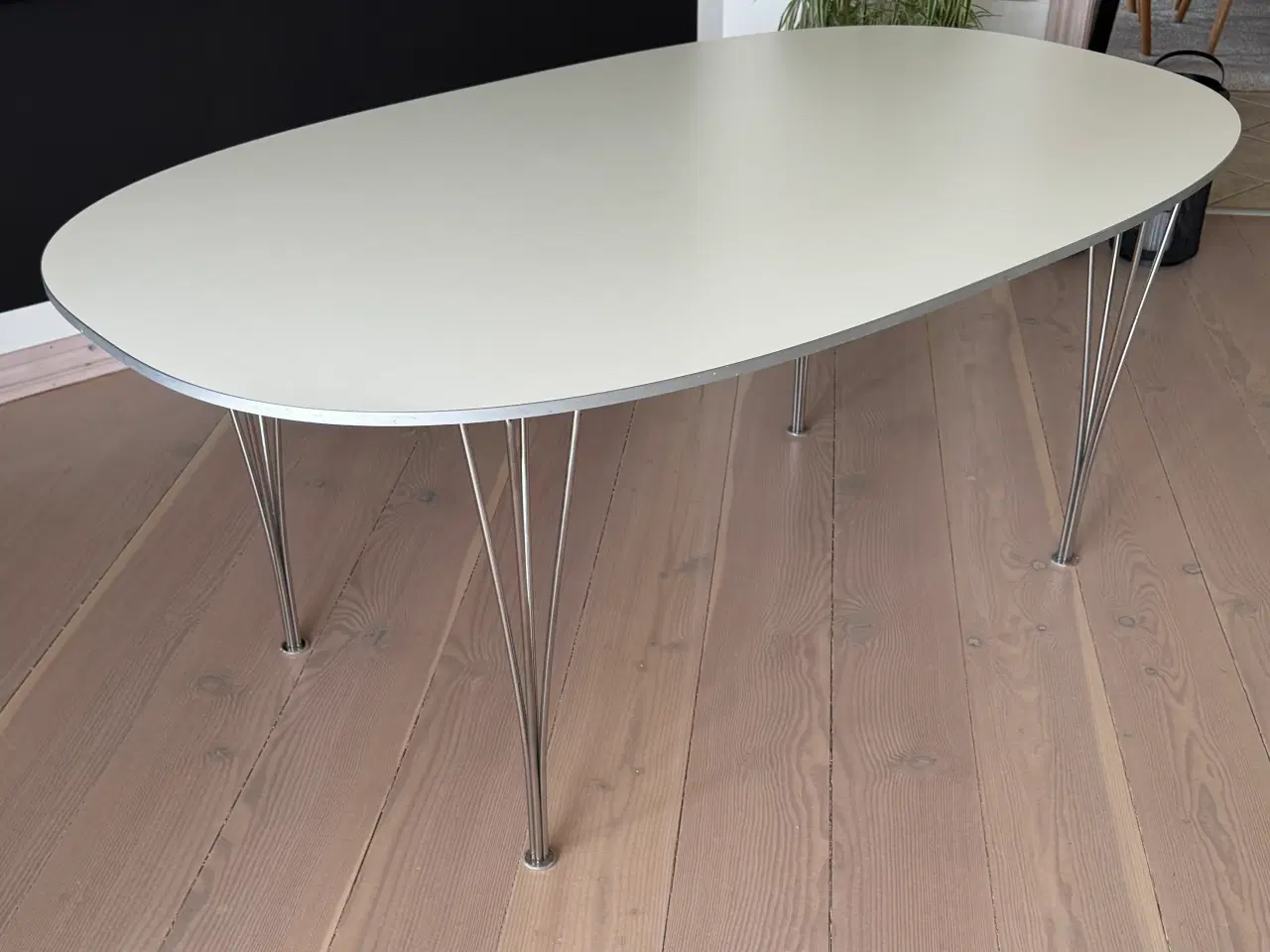 Billede 2 - Ovalt super elipsebord med 7’er stole