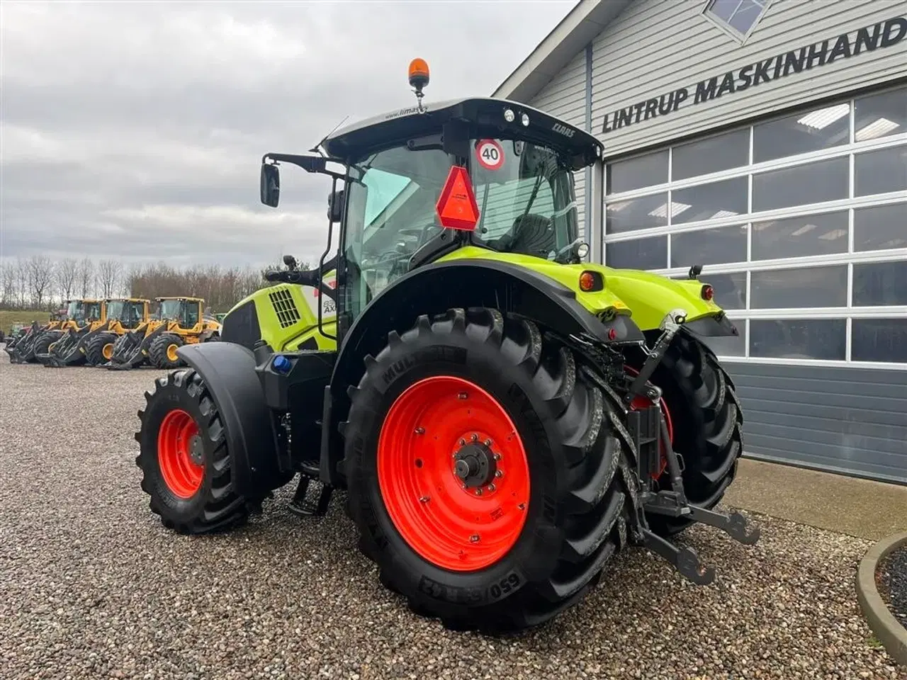 Billede 9 - CLAAS Axion 830 med frontlift og front PTO