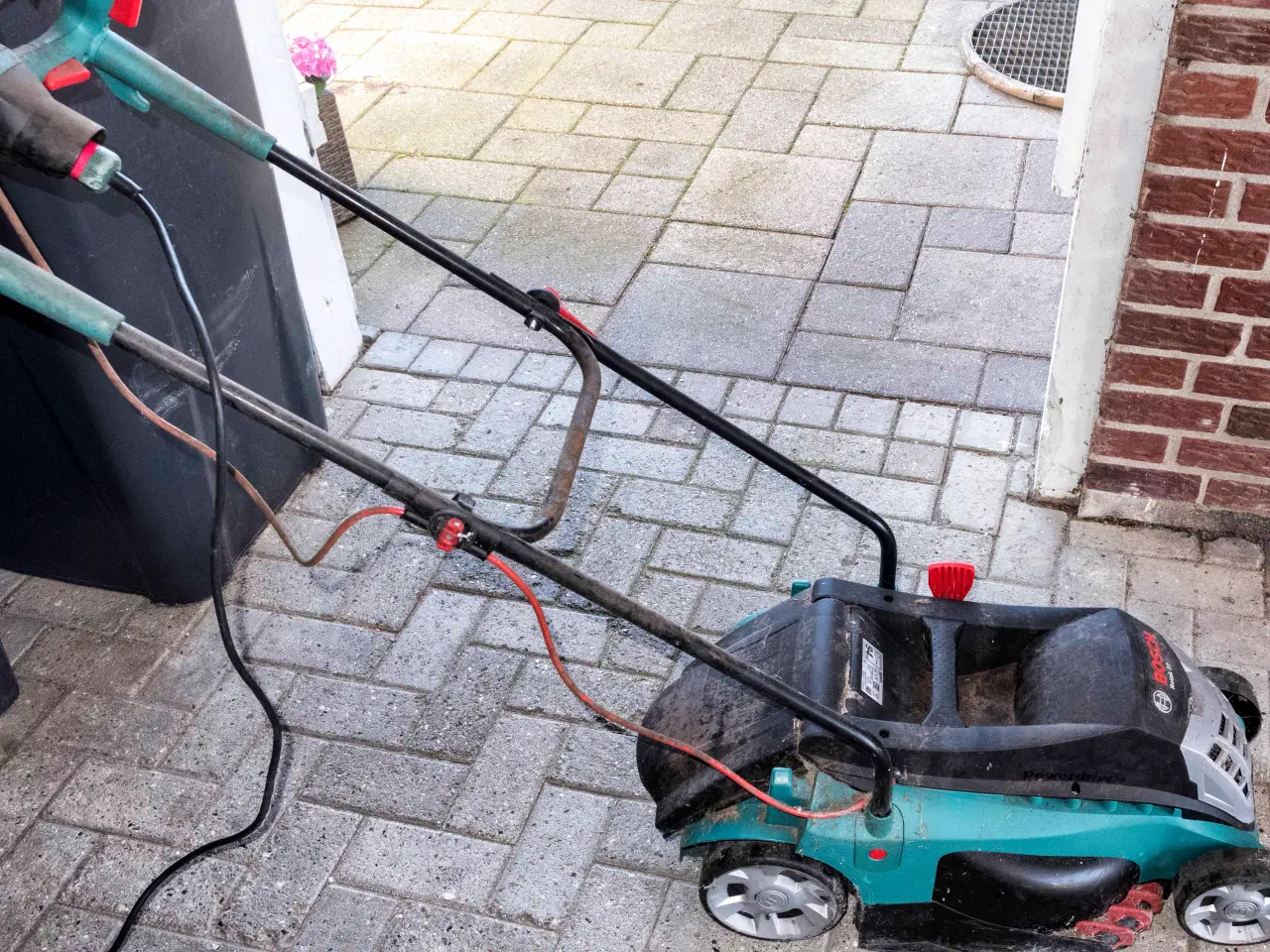 Billede 3 - Plæneklippper - BOSCH  Rotak 37 . Skal bruge ledn.