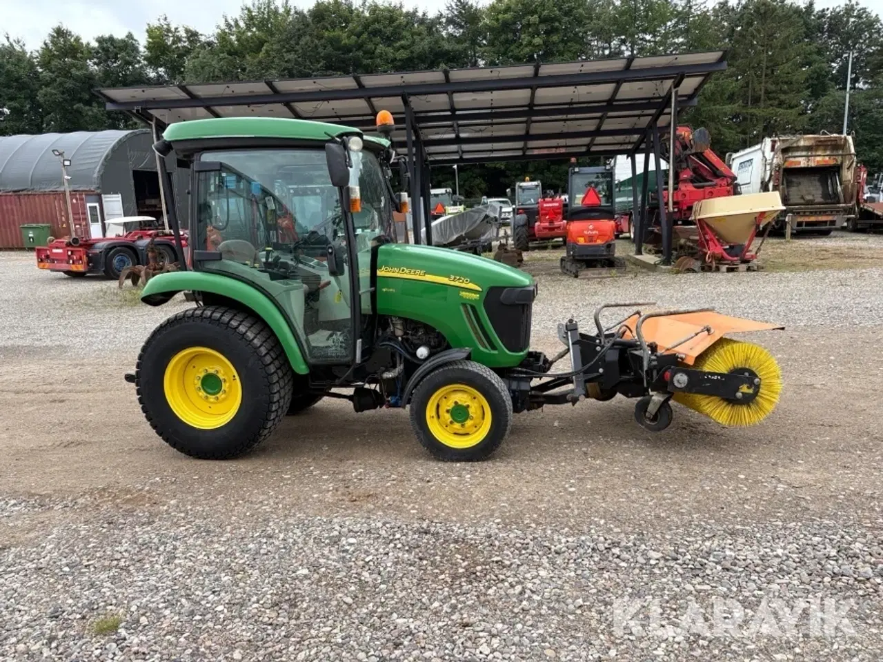 Billede 6 - Traktor John Deere 3720 med kost