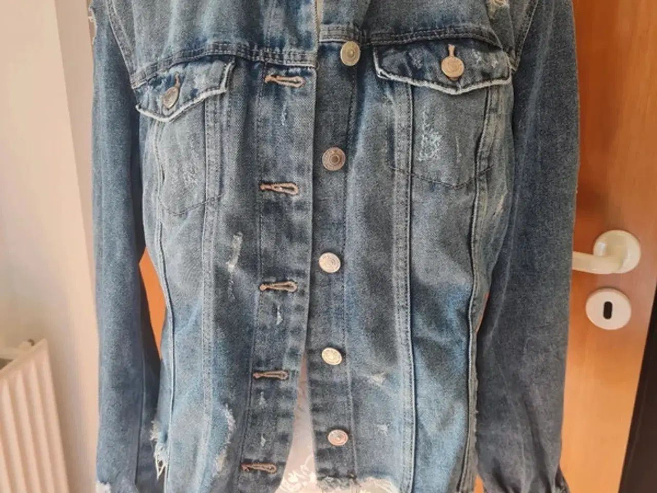 Billede 1 - denim jakke str 42 fra Only