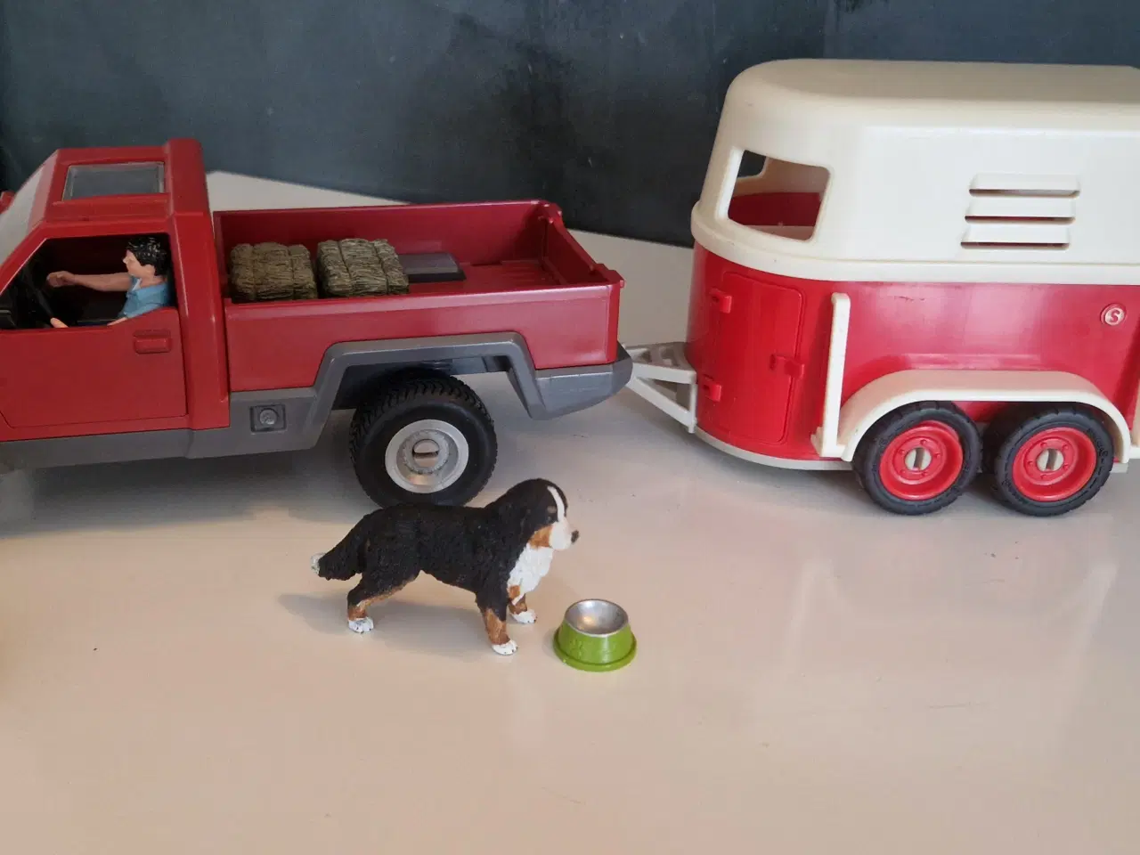 Billede 8 - Schleich stald, heste og udstyr