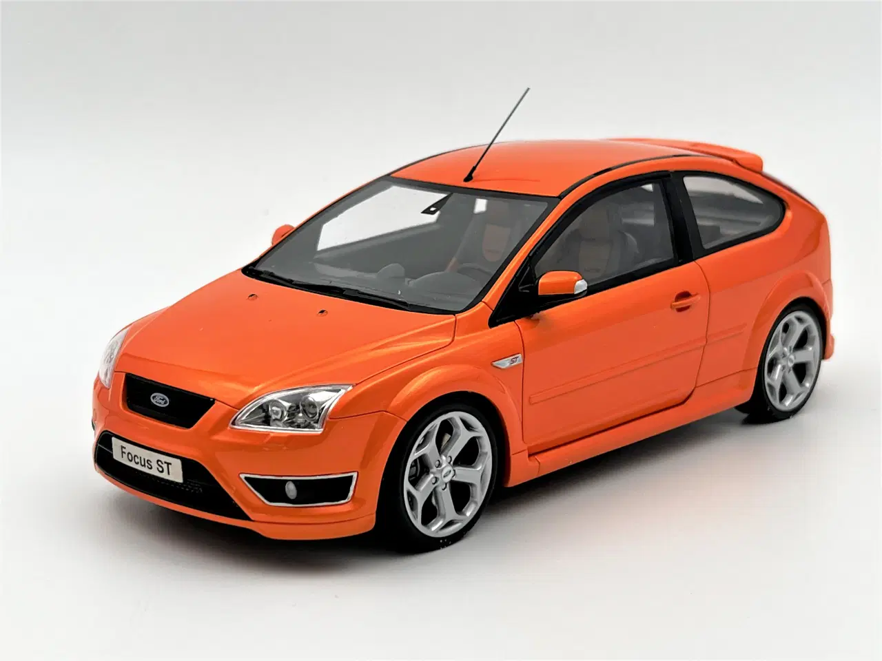 Billede 2 - 2006 Ford Focus ST 2,5 Mk 2 1:18  