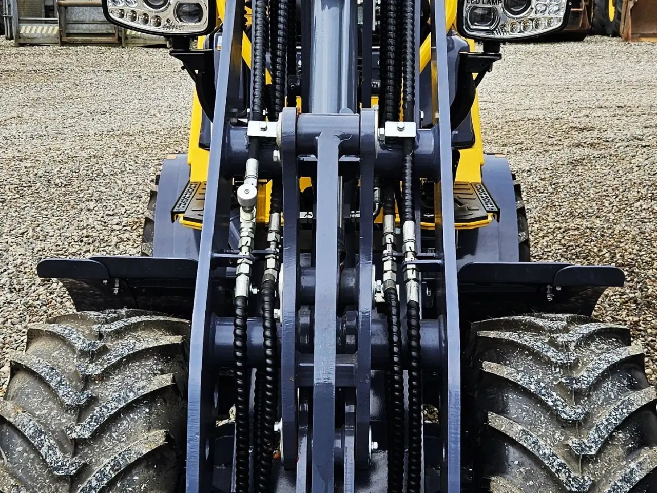 Billede 3 - Eurotrac W11 / fabriksny / skovl & gafler / Kubota motor