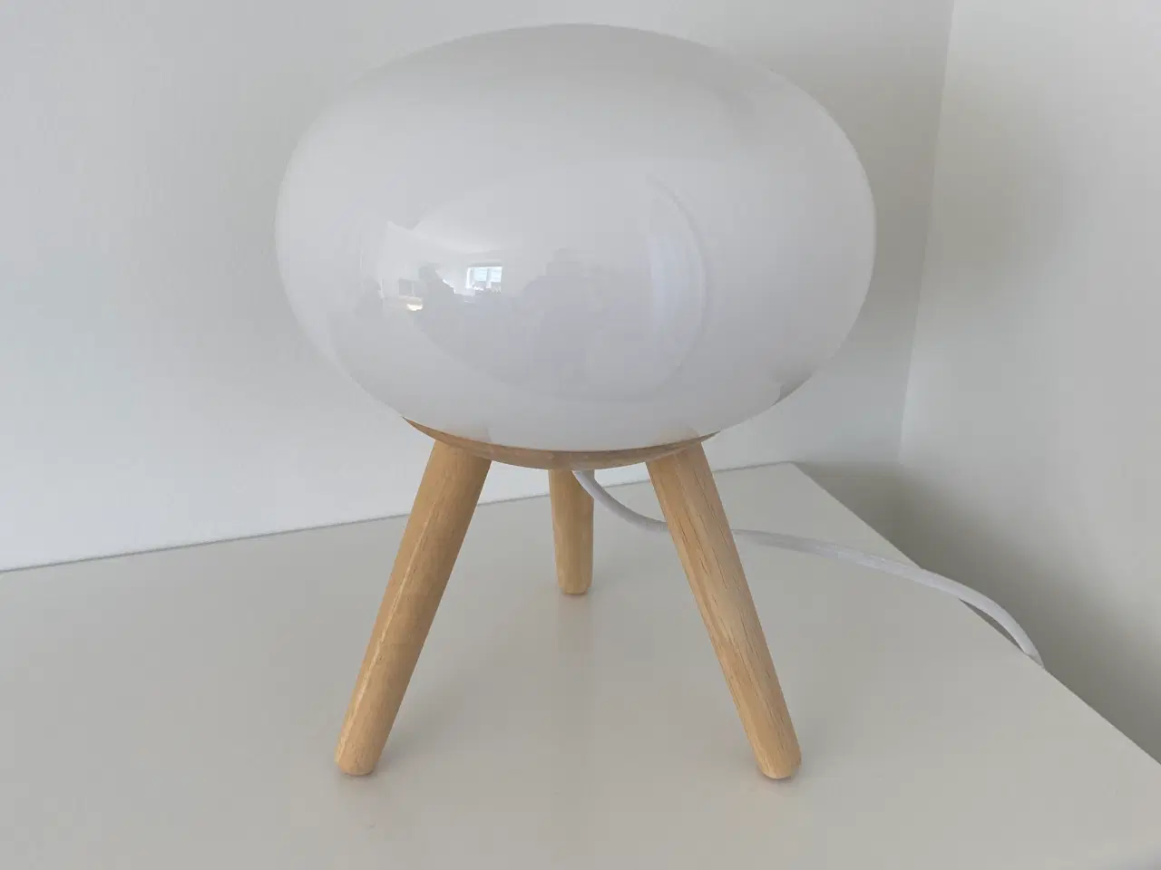 Billede 1 - ⭐️ Halo Design – HAPPY Globe Ø20 Bordlampe