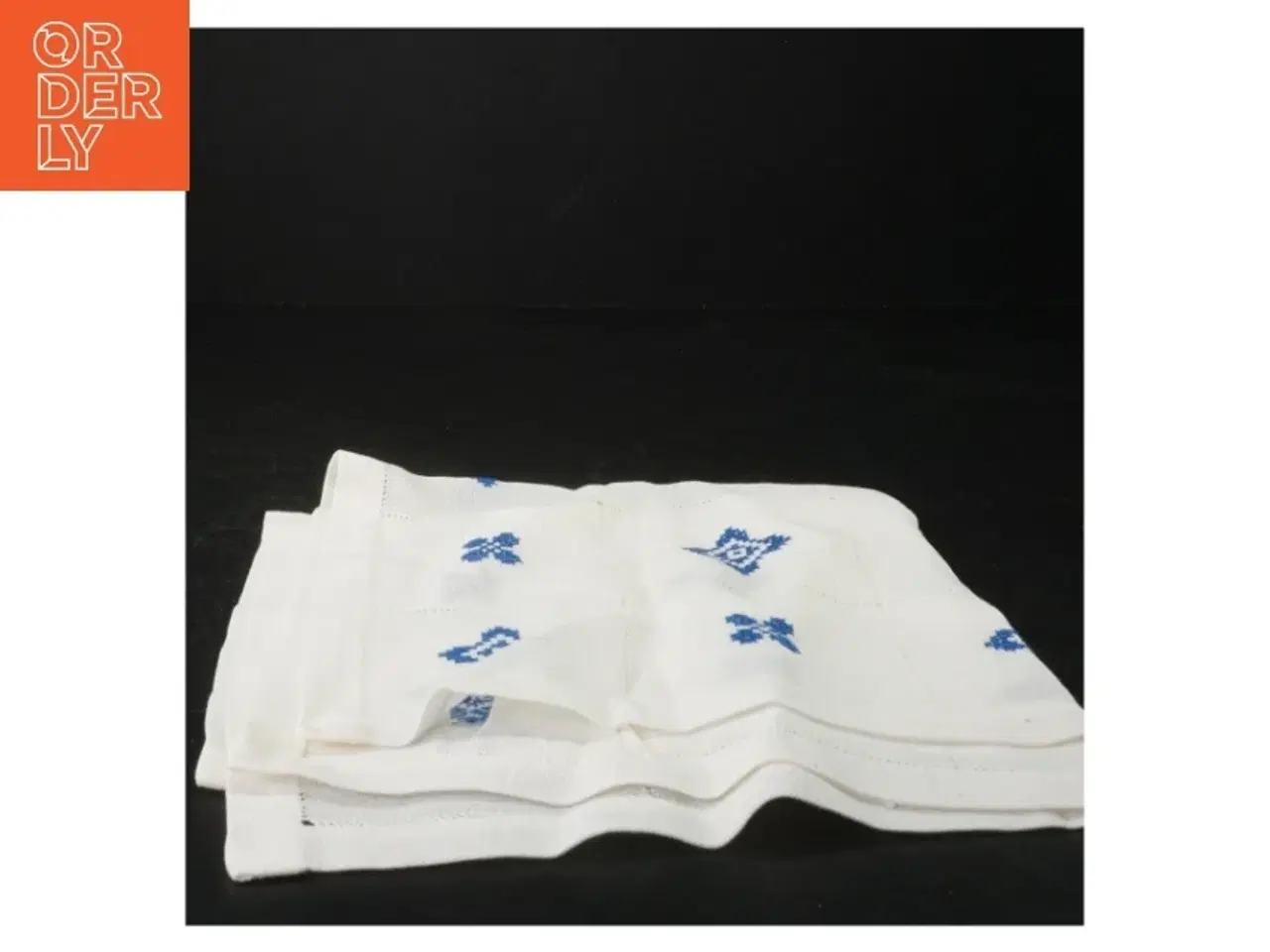 Billede 2 - Broderet dug (str. 43 x 43 cm)